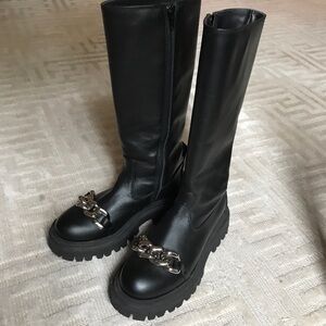 Girl’s Black Boots with Chain